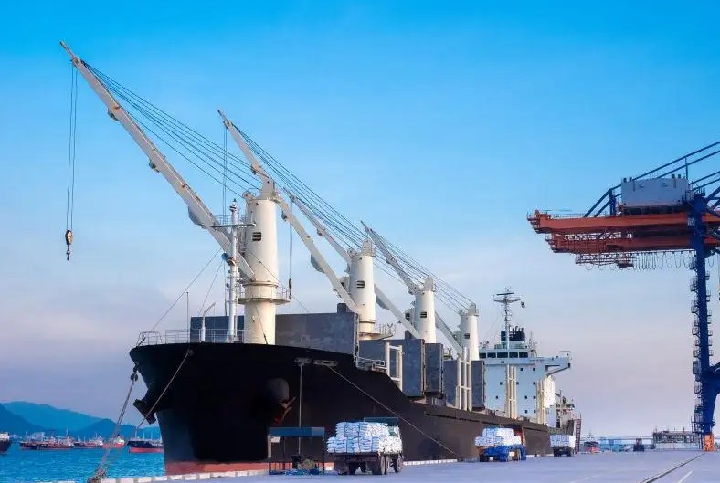 海关截获了多批违规进口货物